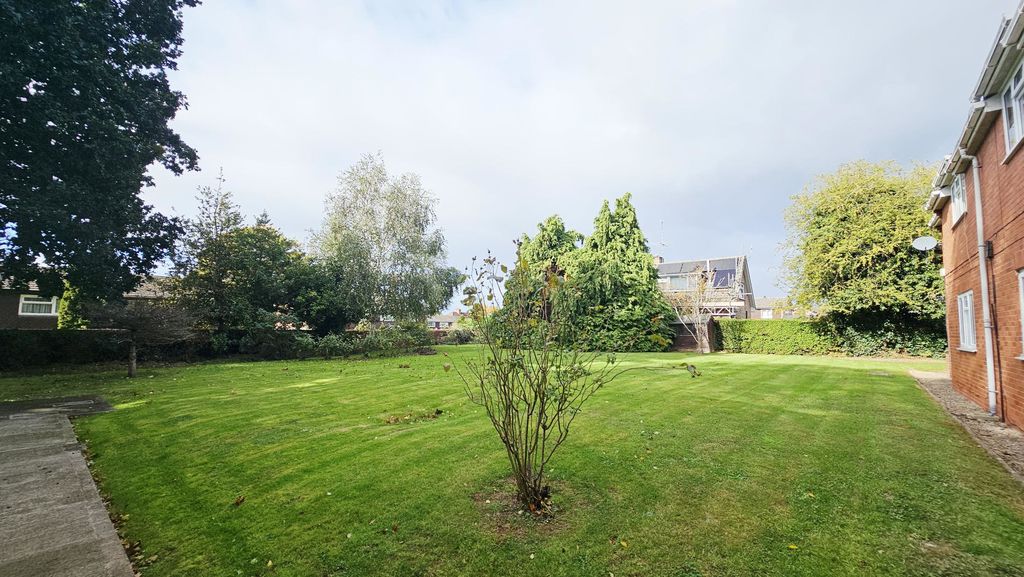 2 bedroom apartment in Bodenham Road