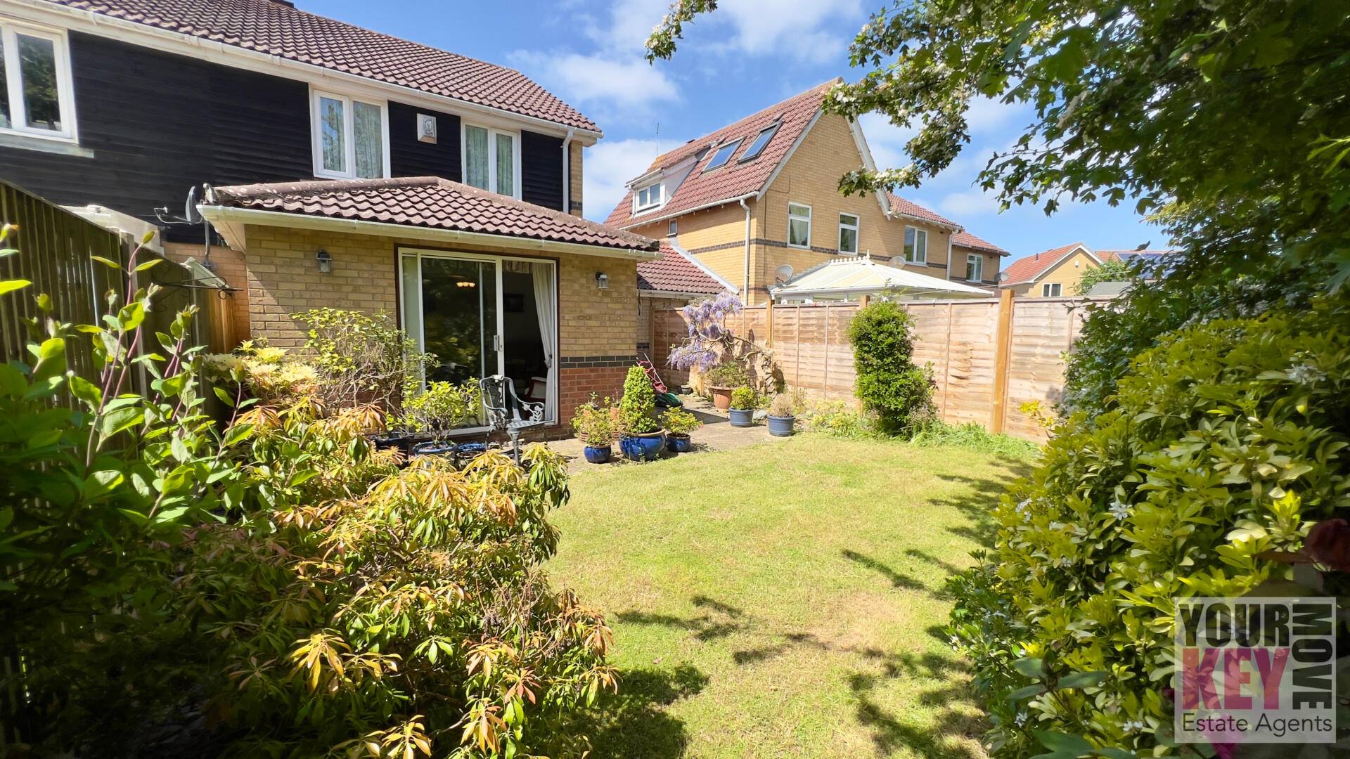 3 bedroom house in Megone Close, Hawkinge, Folkestone, Kent CT18 7FL