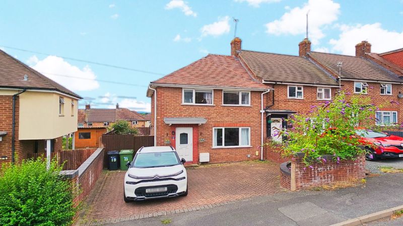 2 bedroom terraced in Princess Avenue, College Estate