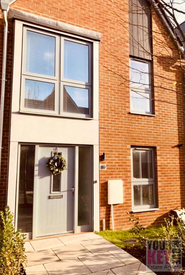 3 bedroom house in Conningbrook Avenue, Kennington, Ashford, Kent TN24 9FB