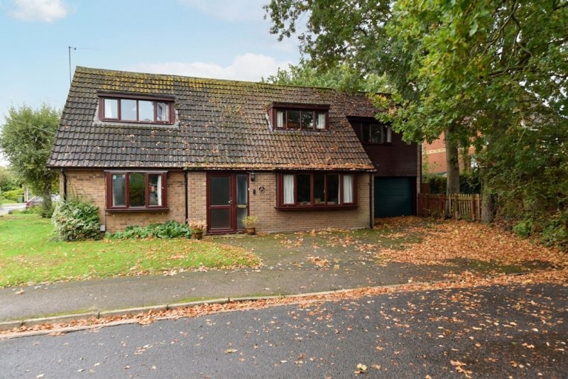 4 bedroom house in Lea Road, Hemingford Grey