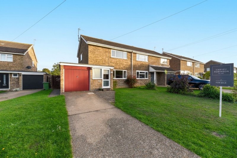 2 bedroom house in Thorndown Close, St. Ives