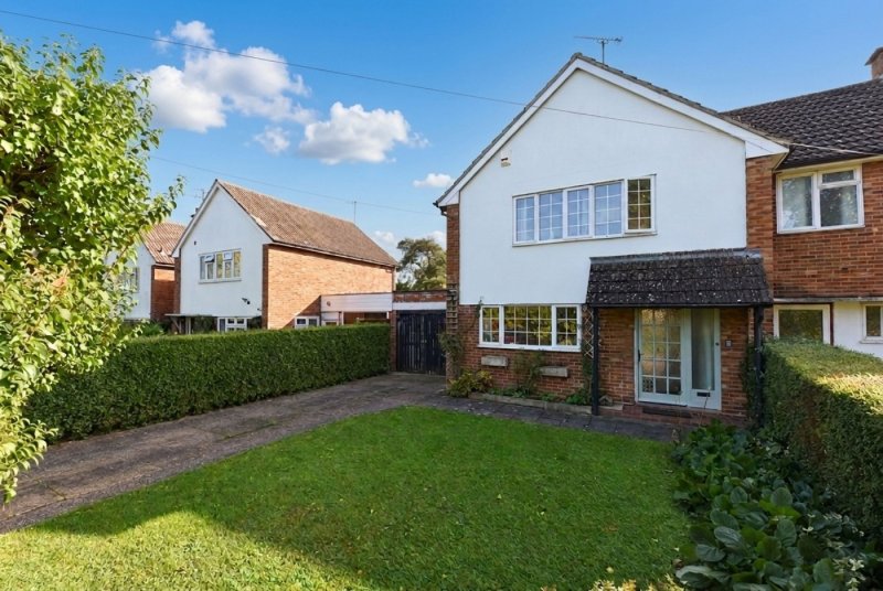3 bedroom house in Wilbury Hills Road, Letchworth Garden City