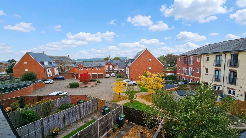 3 bedroom property in Nelson Street, St James