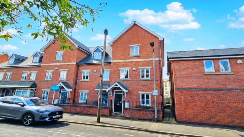3 bedroom property in Nelson Street, St James
