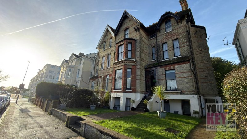 3 bedroom house in Castle Hill Avenue, Folkestone, Kent CT20 2TD