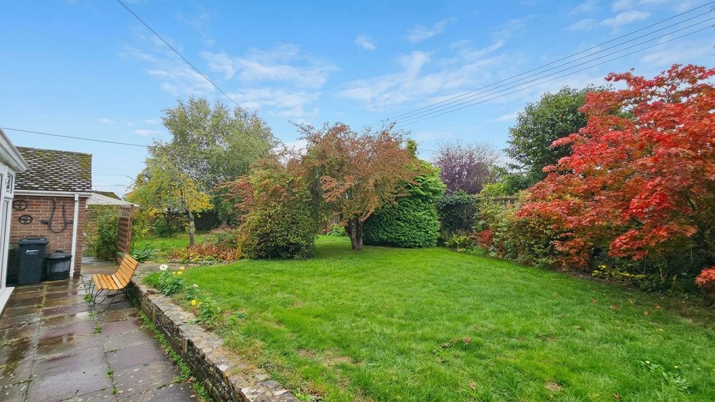 2 bedroom detached in Canon Rise, Bishopstone