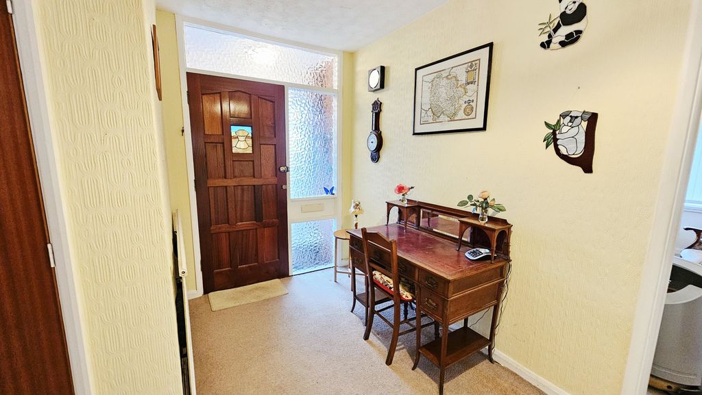 2 bedroom detached in Canon Rise, Bishopstone
