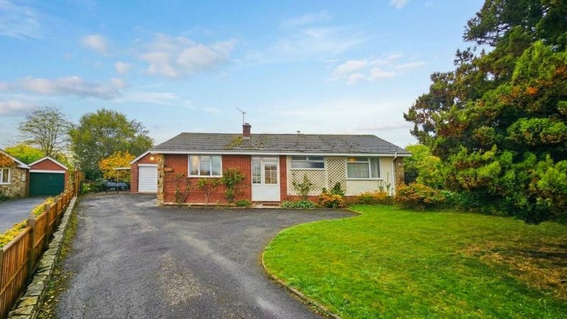 2 bedroom detached in Canon Rise, Bishopstone