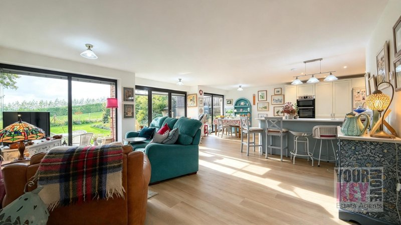 4 bedroom property in Railway Hill, Barham, Canterbury, Kent CT4 6PZ