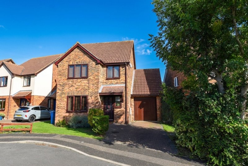 4 bedroom house in Barn Close, Hartford