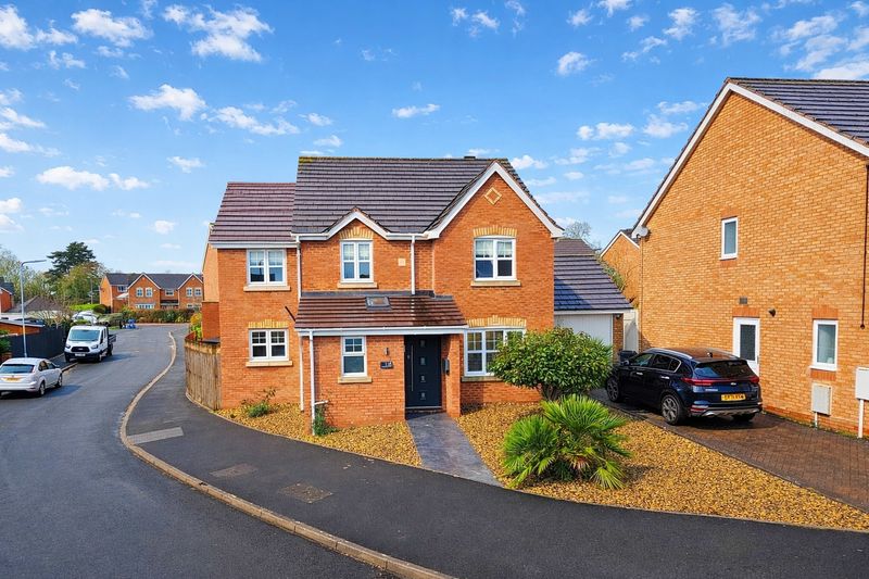5 bedroom detached in Dorchester Way, Belmont