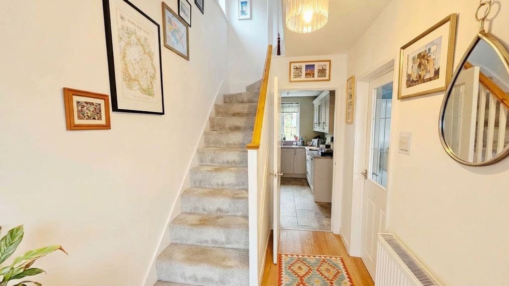 3 bedroom detached in Moreland Avenue, Off Aylestone Hill
