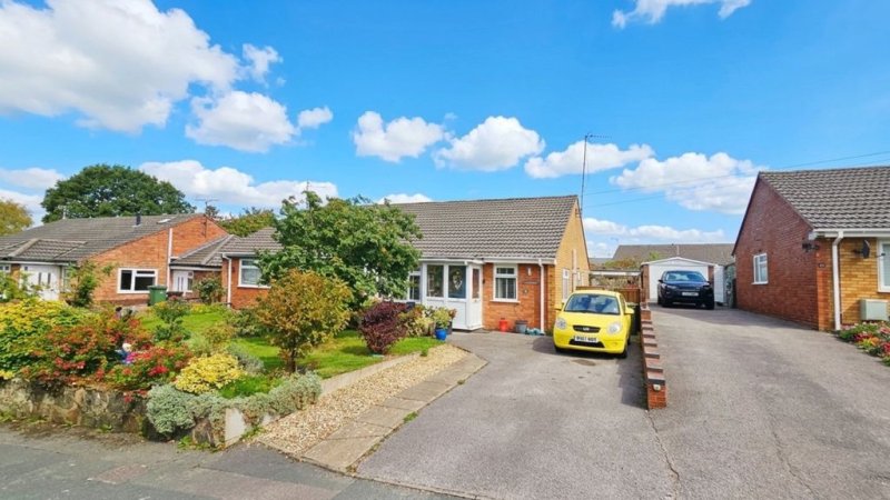 2 bedroom bungalow in Poplar Road, Clehonger
