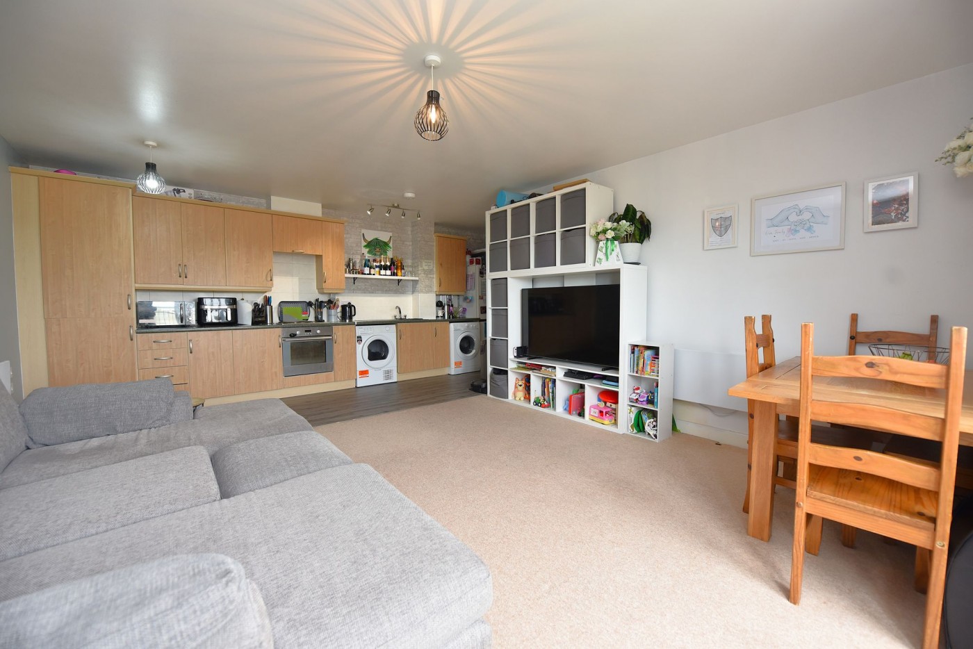2 bedroom flat in Samuel Jones Crescent, Little Paxton