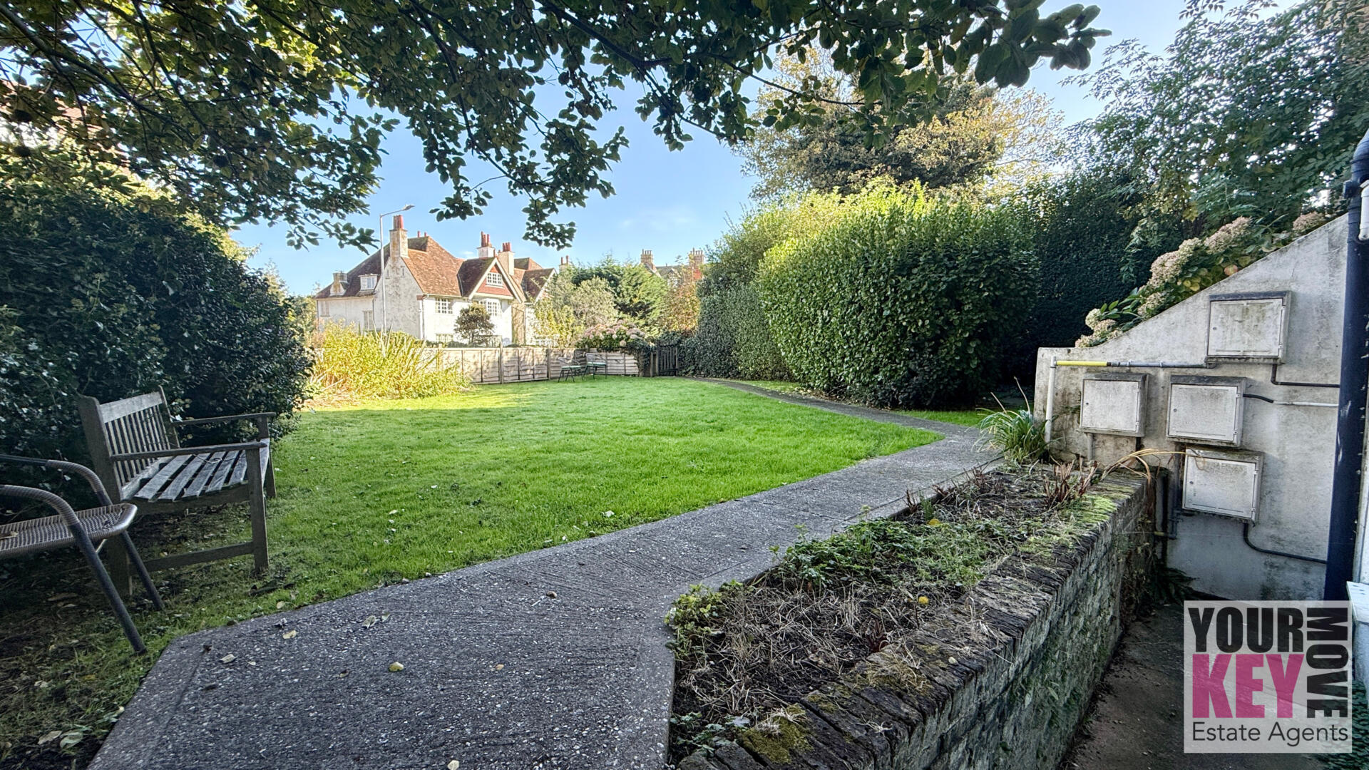 1 bedroom house in Manor Road, Folkestone, Kent CT20 2SE