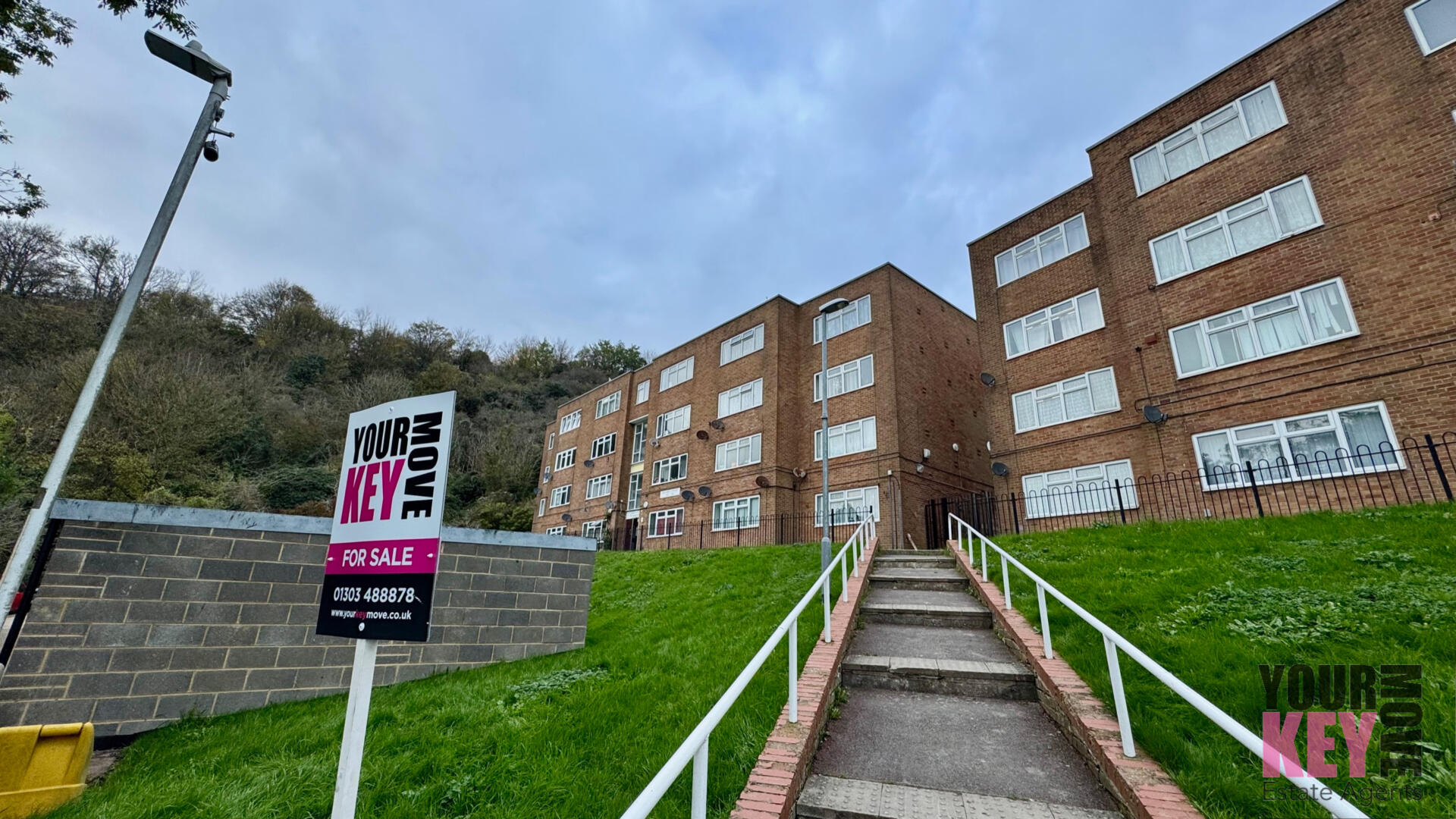 3 bedroom house in Hollands Avenue, Folkestone, Kent CT19 6PW