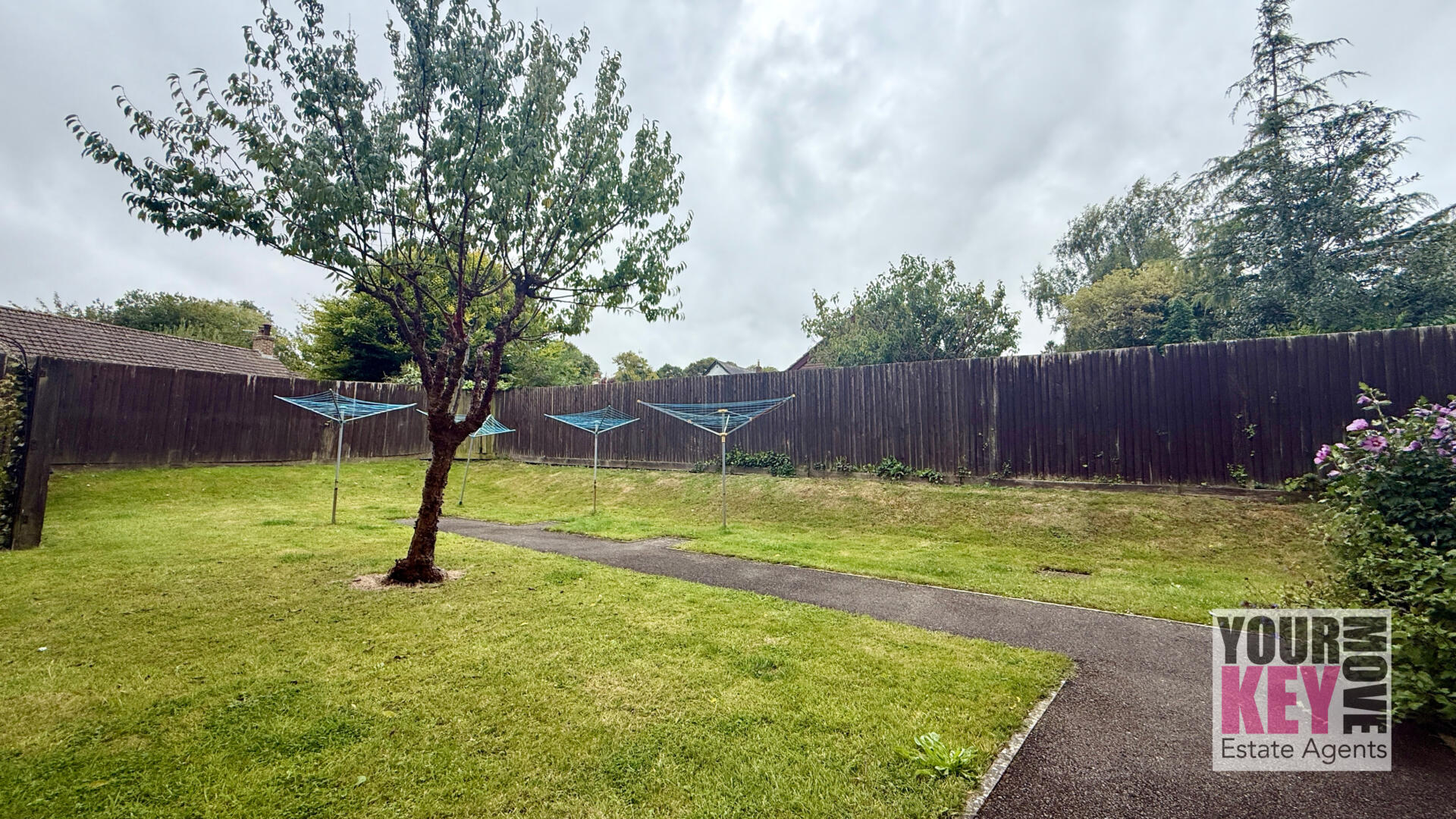 2 bedroom house in Wentworth Close Lyminge Folkestone CT18 8LZ