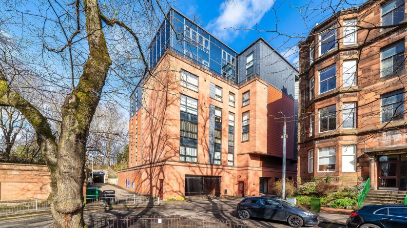 2 bedroom house in 2/2, 147 Hayburn Lane, Glasgow