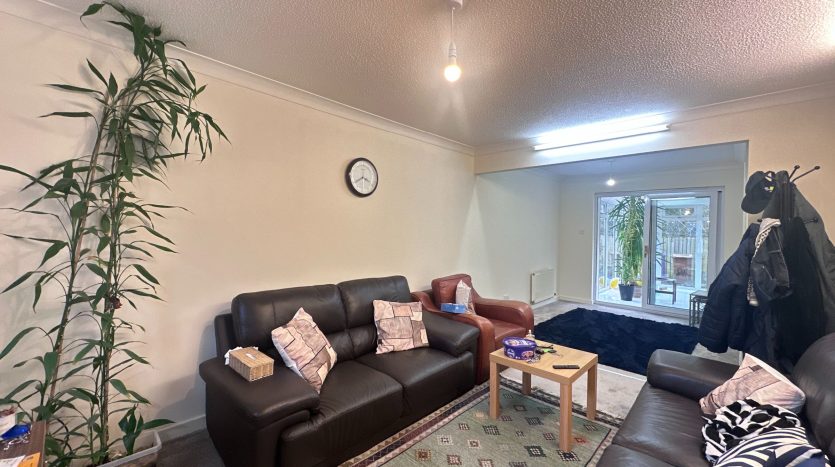 3 bedroom house in Bowhouse Drive, Glasgow