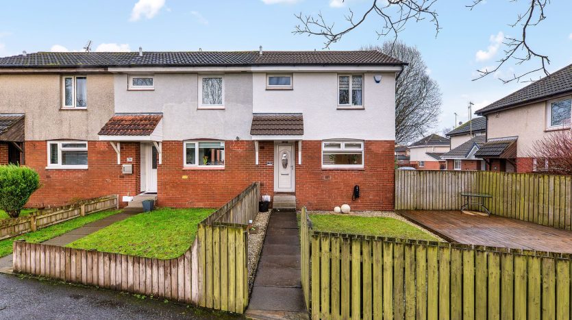 2 bedroom house in 28 Auchinleck Gardens, Glasgow