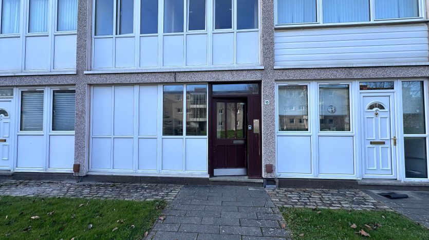 2 bedroom house in 2/1, 15 Wellgreen Court, Glasgow