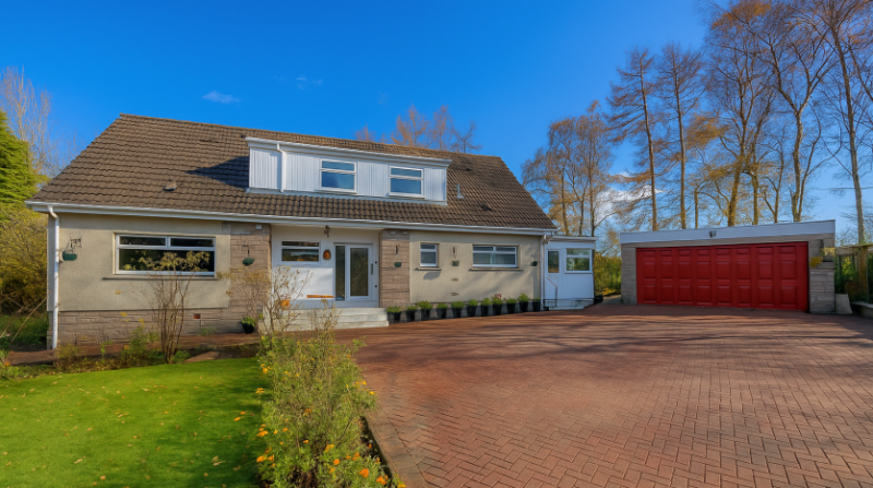5 bedroom house in Karadale Gardens, Larkhall