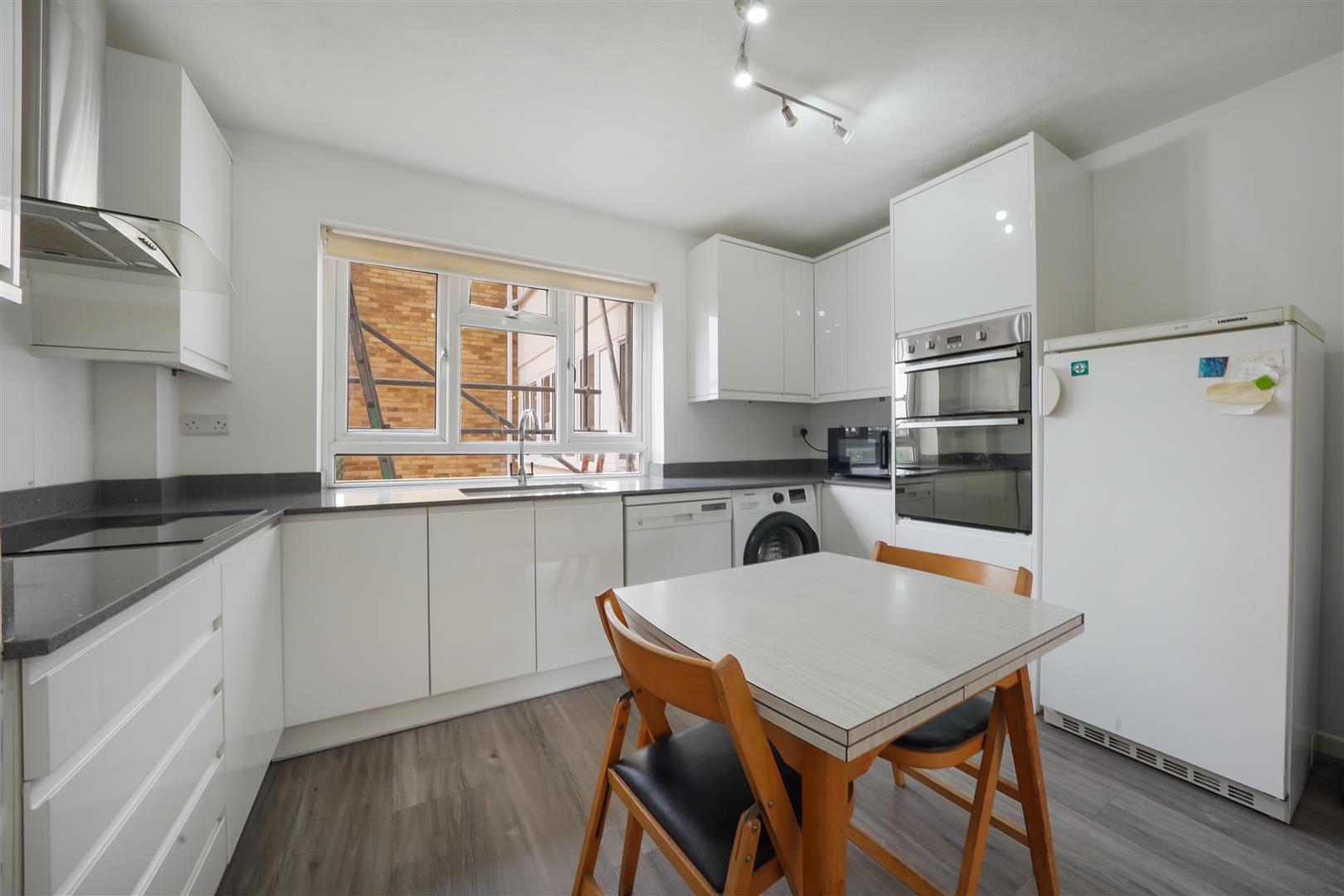 3 bedroom Flat - Cranmer Court