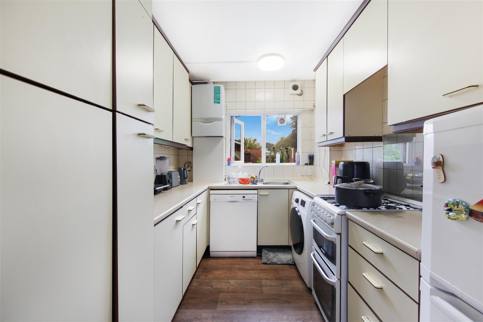 3 bedroom House - Manor Hall Drive