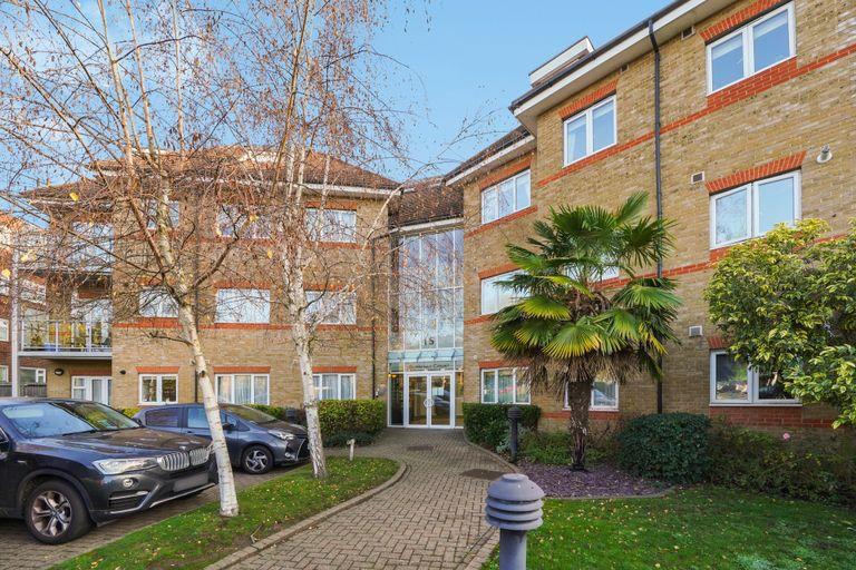 2 bedroom Flat - Etchingham Park Road
