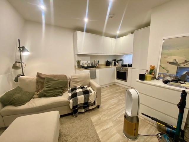 1 bedroom Flat - Fortune Green Road