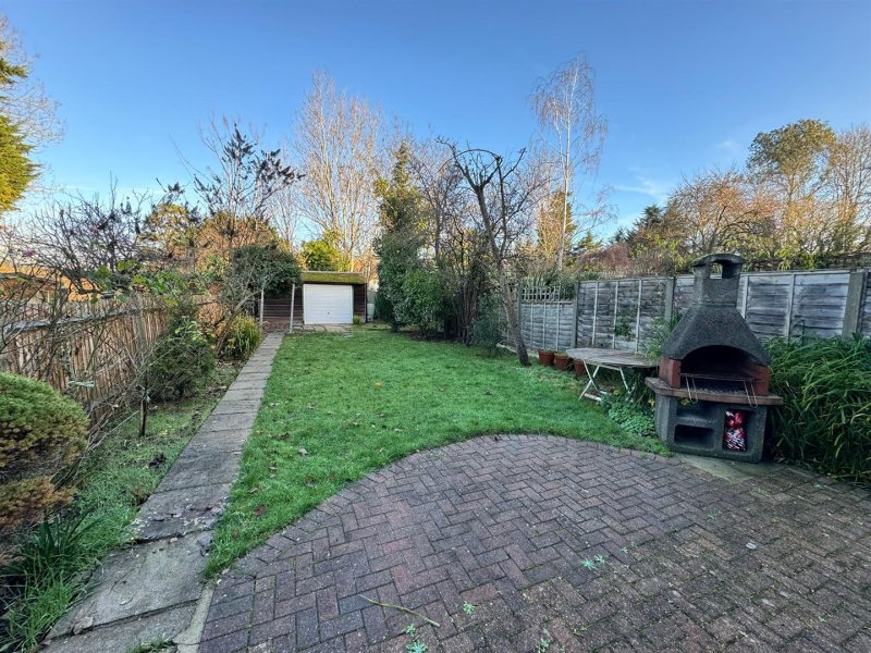 4 bedroom Semi-detached - Windsor road