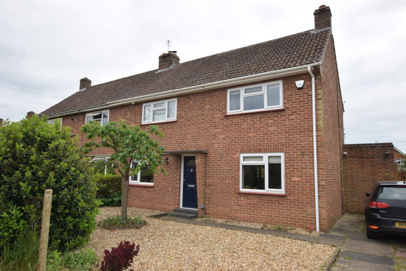 3 bedroom semi-detached house in Old Pound Close