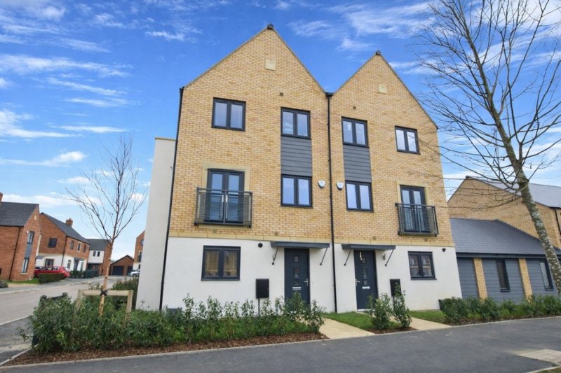 3 bedroom town house in Pelham Road