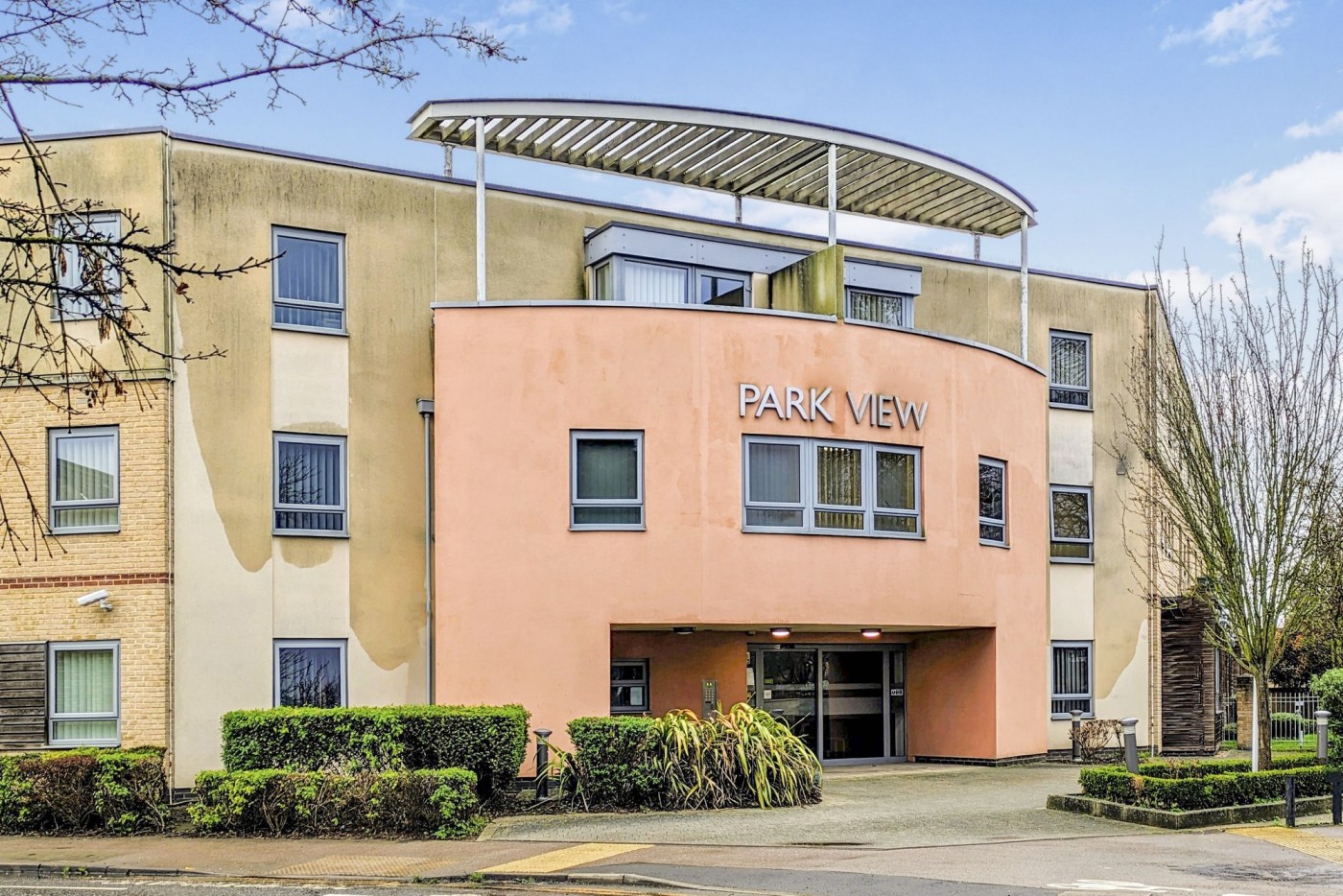 2 bedroom flat in Brookside