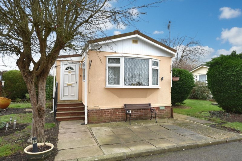 2 bedroom park home in Pine Grove Park, Swavesey