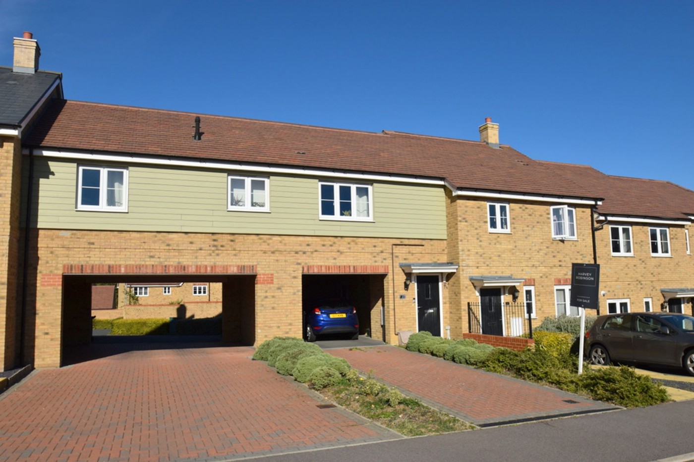 3 bedroom town house in Gardener Crescent