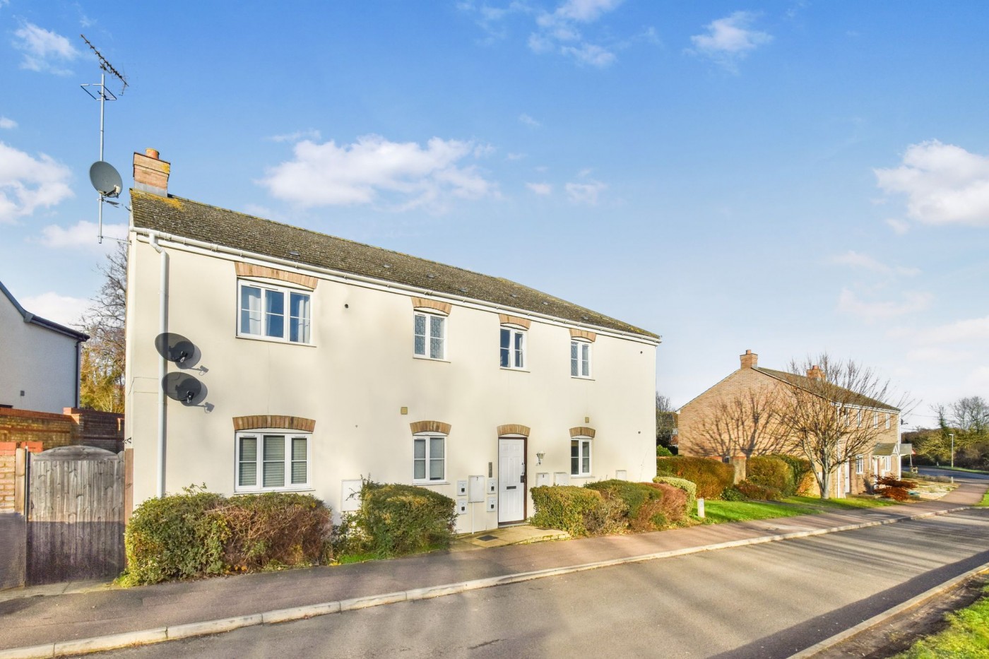 1 bedroom flat in Station Approach