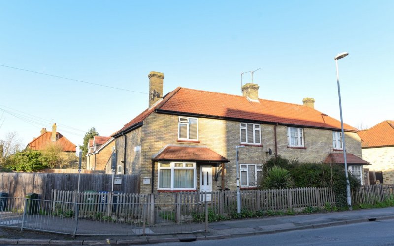 2 bedroom flat in Brookside, Huntingdon