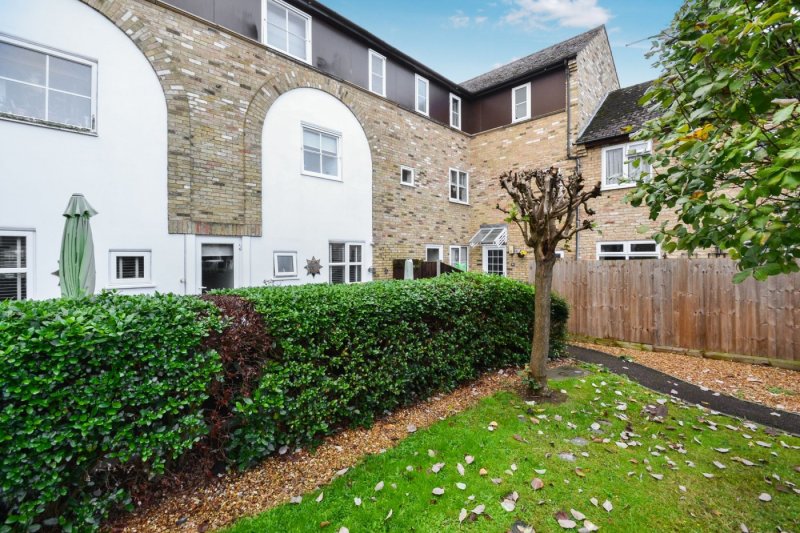 2 bedroom flat in River Terrace, St. Neots