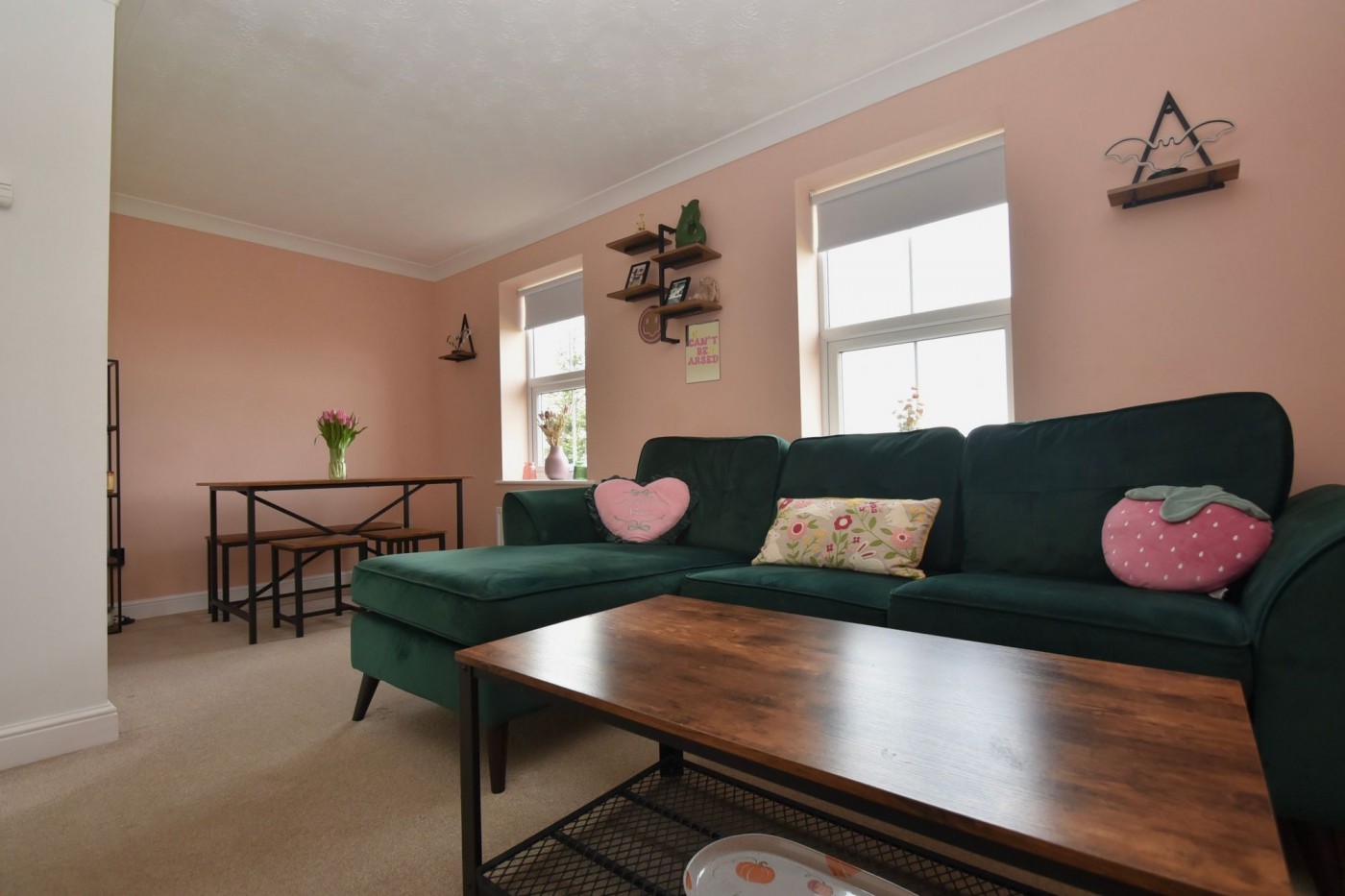 2 bedroom flat in Ware Road, Ferndale House Ware Road