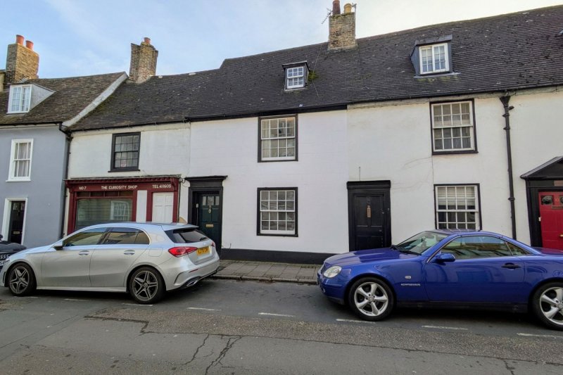 2 bedroom house in High Street, Huntingdon