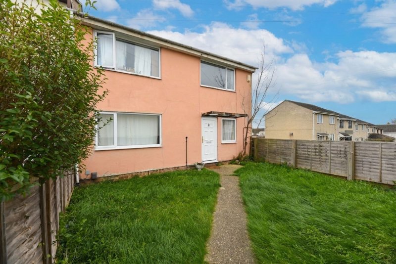 4 bedroom house in The Whaddons, Huntingdon