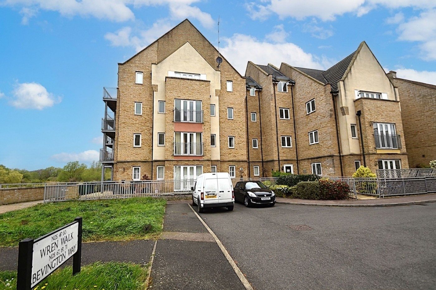 2 bedroom flat in Bevington Way