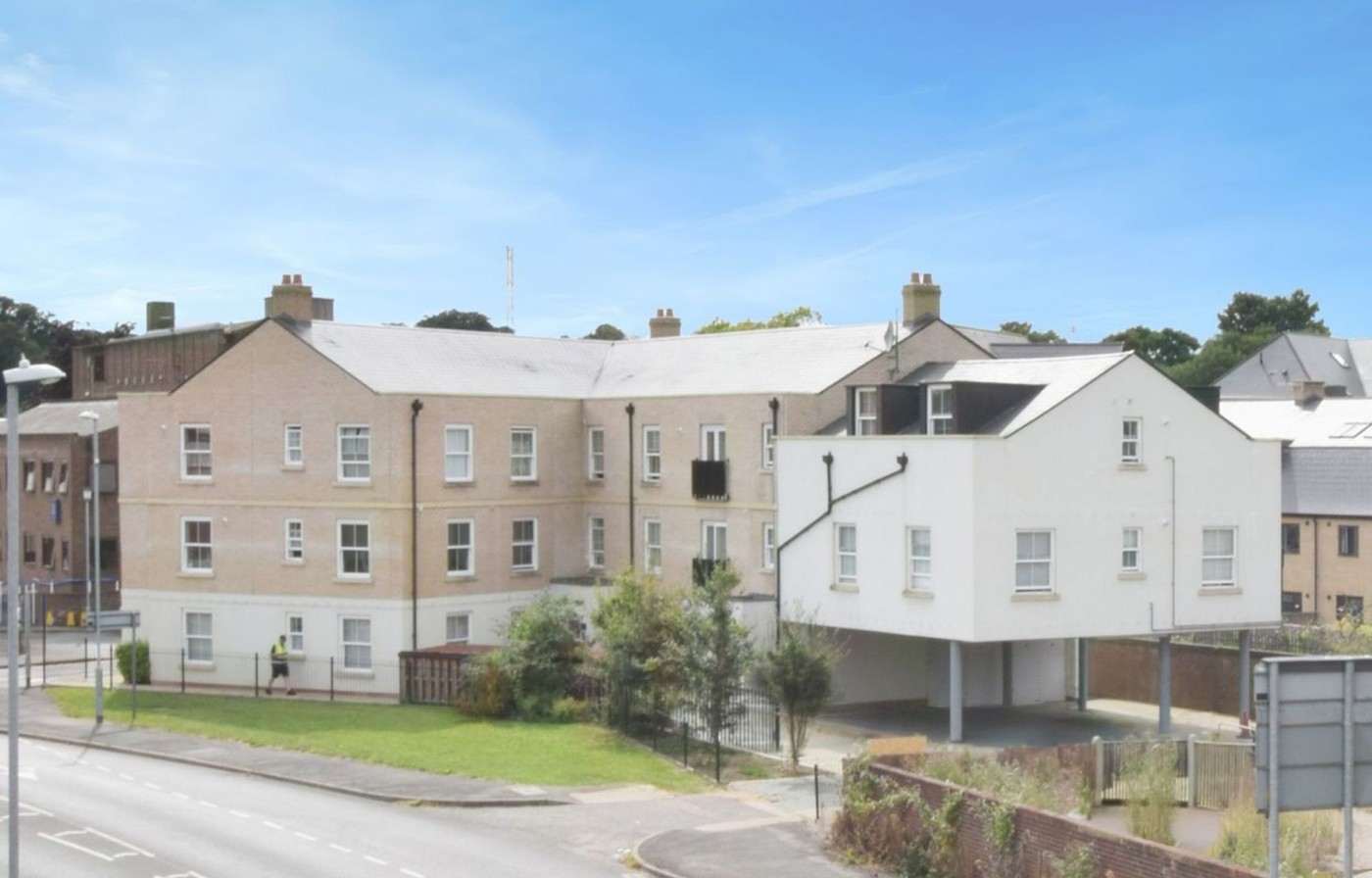 2 bedroom flat in Ferrars Road