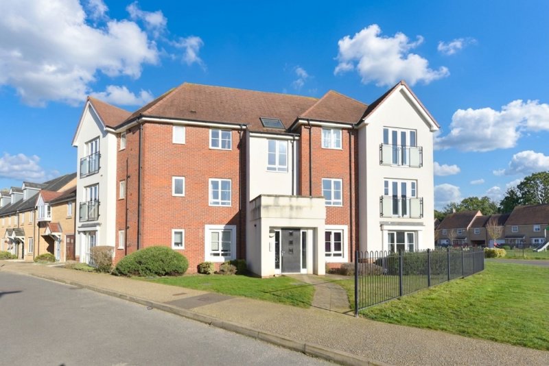 2 bedroom flat in Hawking Drive, Biggleswade