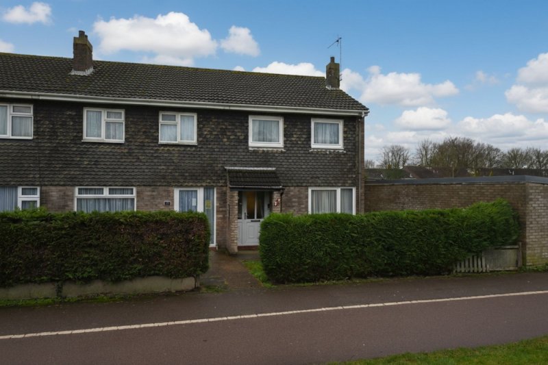 3 bedroom house in Beech Close, Huntingdon