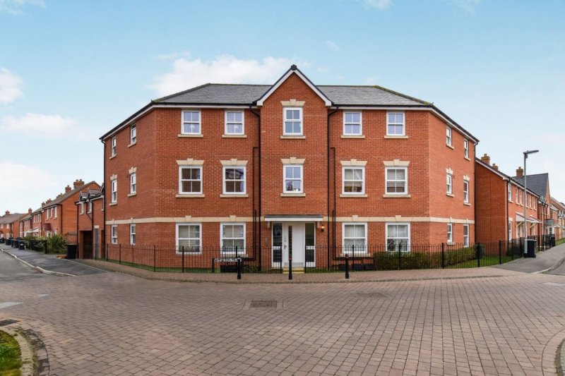 2 bedroom flat in Sanger Avenue, Biggleswade