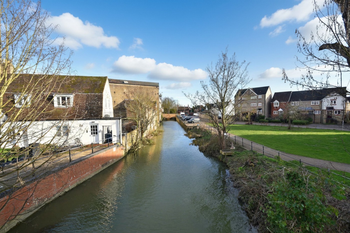 2 bedroom flat in Church Street