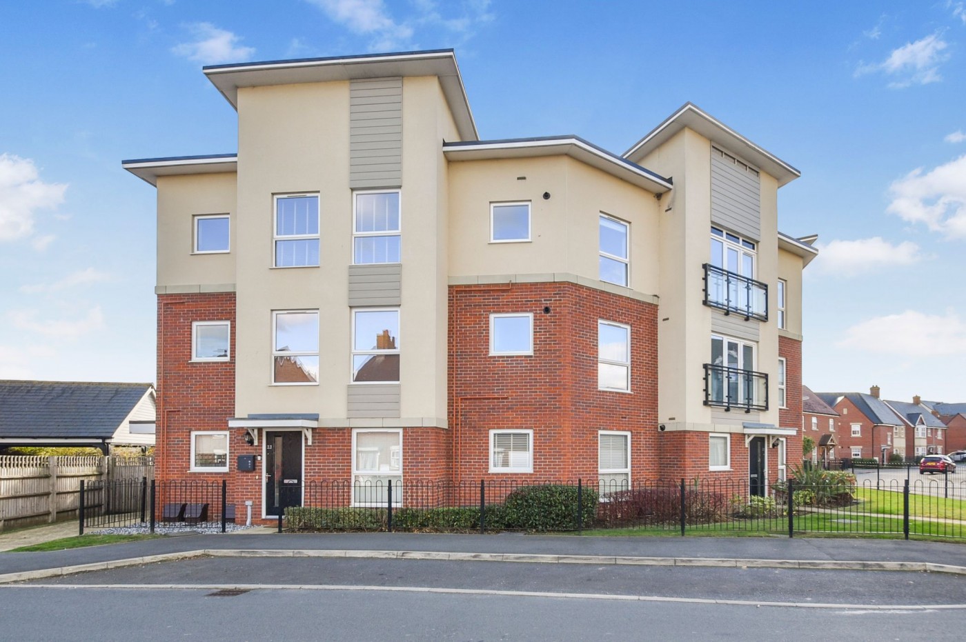 2 bedroom flat in Novello Drive
